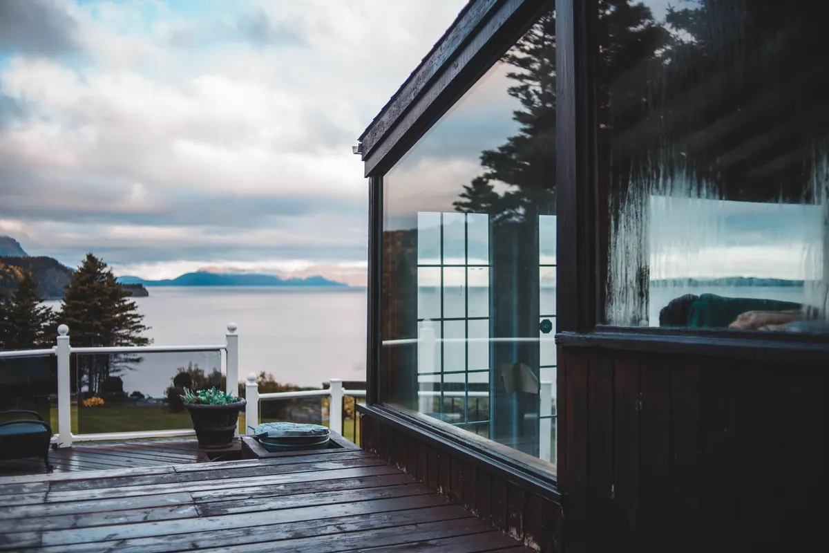 Renting a Lakeside Cottage for the First Time: Booking, Boats and What's Usually Included